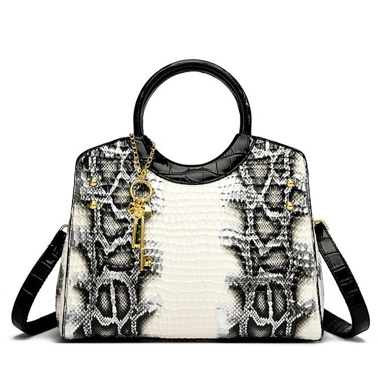 Ženska retro torba s uzorkom zmije, podlaktna torba, PU materijal, zatvaranje, poliester podstava, ovalni oblik, unutarnji džepovi za telefon i ID