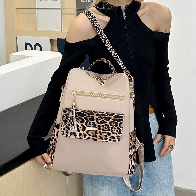 Дамска раница против кражба, ежедневен стил, леопардов принт, голям обем, Oxford плат, закопчаване с цип, вътрешен скрит джоб и джоб за телефон, водоустойчива и износоустойчива