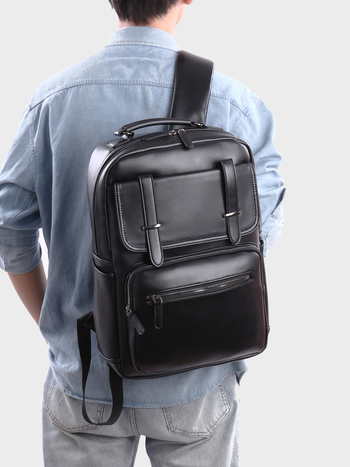 PU meeste äri seljakott, veekindel, mahutavus kuni 20 liitrit, sülearvutiga sobiv, kõverad õlarihmad, polüestri vooder, ühtlane disain