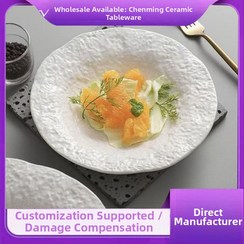 Porcelininis serviravimo komplektas su akmeniniu raštu, mikrobangų krosnelėms atspariais patiekalais; įskaičiuota sriubos lėkštė, gili lėkštė ir vakarietiško stiliaus vakarienės lėkštė; paviršius su apatinės glazūros danga.