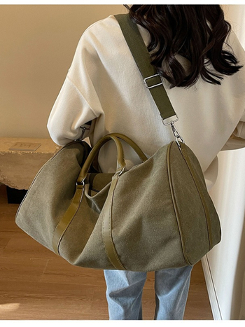 Putnička torba, kapacitet 20–35 L, platno, odjeljak za suhe i mokre, unutarnji džepovi sa zatvaračem i džep za telefon, zatvaranje na zip