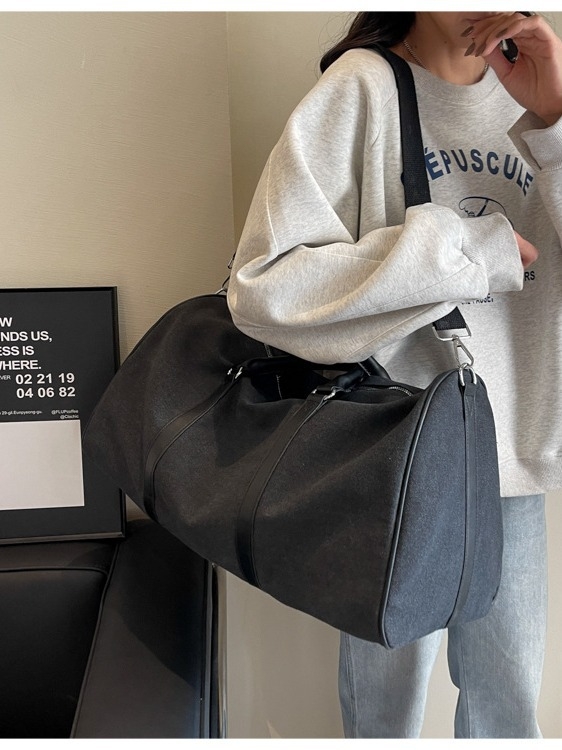 Putnička torba, kapacitet 20–35 L, platno, odjeljak za suhe i mokre, unutarnji džepovi sa zatvaračem i džep za telefon, zatvaranje na zip