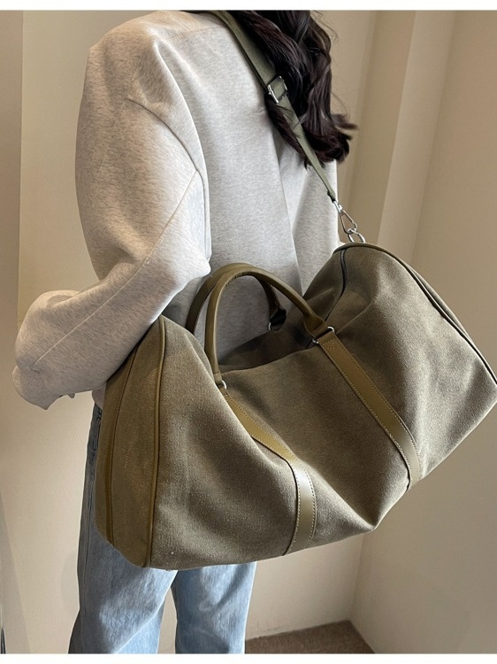 Putnička torba, kapacitet 20–35 L, platno, odjeljak za suhe i mokre, unutarnji džepovi sa zatvaračem i džep za telefon, zatvaranje na zip