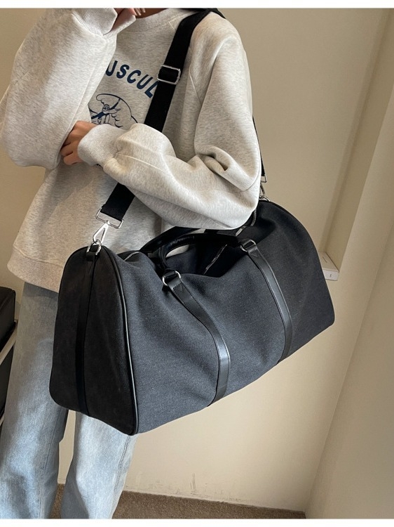 Putnička torba, kapacitet 20–35 L, platno, odjeljak za suhe i mokre, unutarnji džepovi sa zatvaračem i džep za telefon, zatvaranje na zip