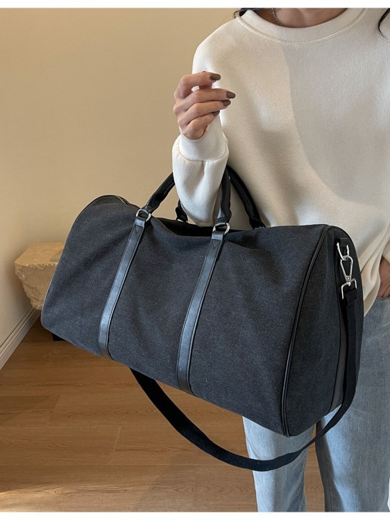 Putnička torba, kapacitet 20–35 L, platno, odjeljak za suhe i mokre, unutarnji džepovi sa zatvaračem i džep za telefon, zatvaranje na zip