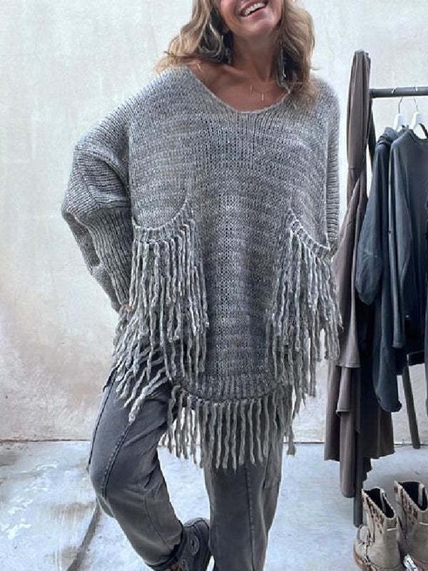 Pulover s V-izrezom, opuštenog kroja, s velikim džepom i resicama, dugi rukavi, poliester 80-90%, jesen 2023