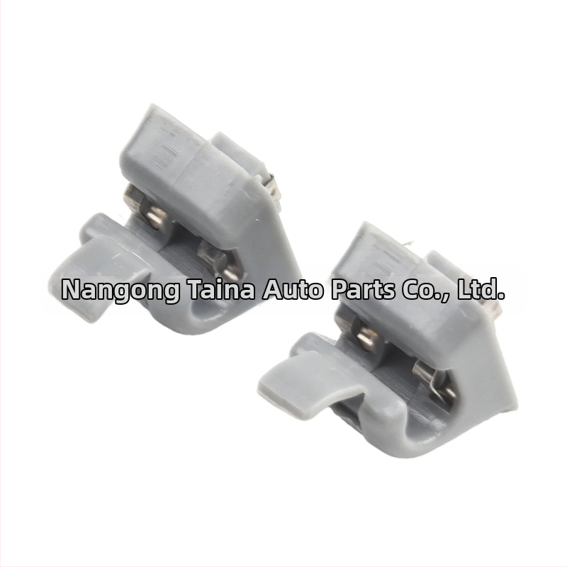 Háčik na upevnenie slnečnej clony pre Mercedes W123 W124, značky Tyna, model 12681000127101 (126-810-00-12-7101), personalizácia dostupná