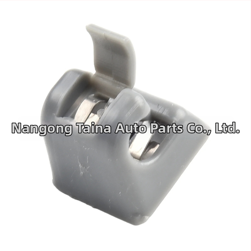 Háčik na upevnenie slnečnej clony pre Mercedes W123 W124, značky Tyna, model 12681000127101 (126-810-00-12-7101), personalizácia dostupná