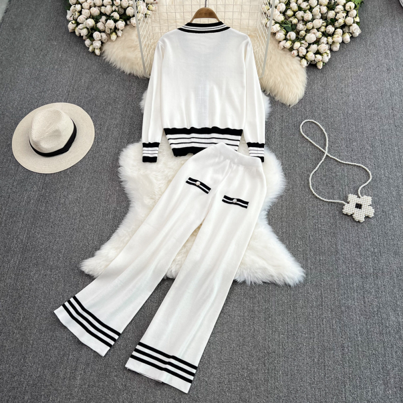 Ženski dvodjelni kostim: pleteni kardigan s okruglim izrezom i kontrastnim dizajnom, hlače visokog struka, ravni kroj, široke nogavice, poliester