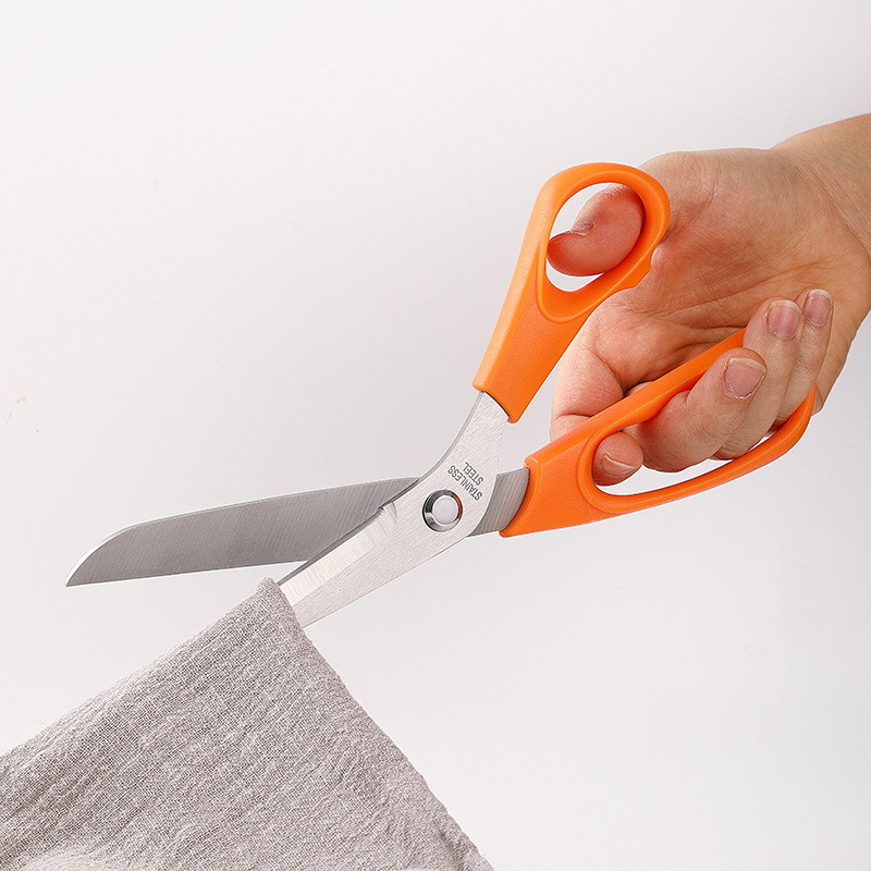 Šivaće škare od nehrđajućeg čelika s ergonomski dizajniranom ručkom za rezanje tkanine i papira