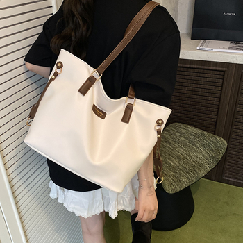 Ženska tote torba, PU materijal, street-trend stil, zatvaranje na zip, unutarnji pretinac za telefon, horizontalnog kvadratnog oblika