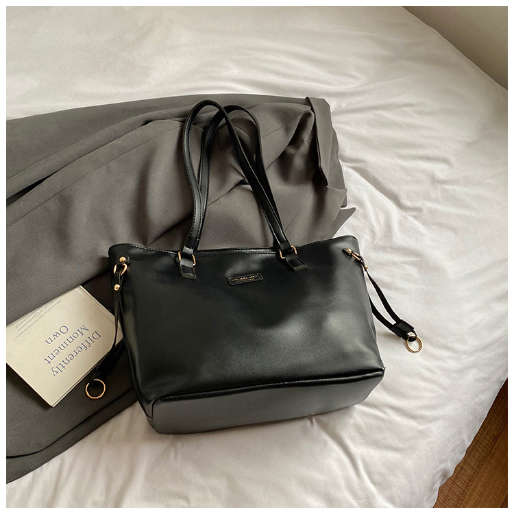 Ženska tote torba, PU materijal, street-trend stil, zatvaranje na zip, unutarnji pretinac za telefon, horizontalnog kvadratnog oblika