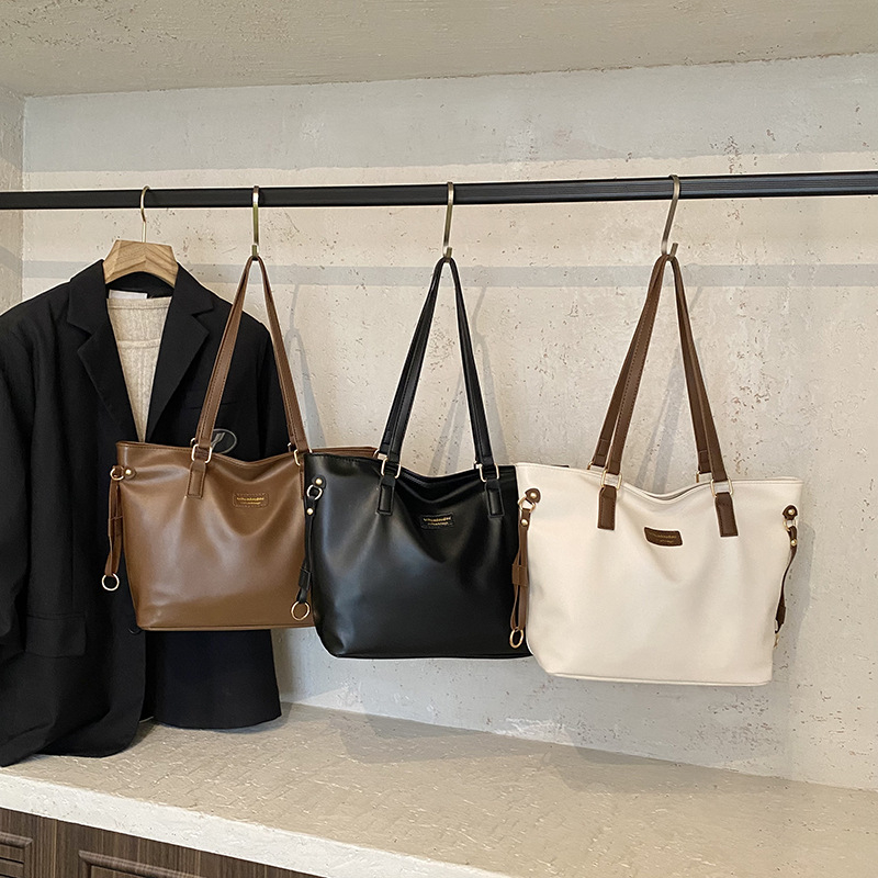 Ženska tote torba, PU materijal, street-trend stil, zatvaranje na zip, unutarnji pretinac za telefon, horizontalnog kvadratnog oblika