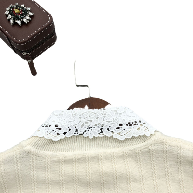 Naistele vale-kollane, tikitud lehtpitsiga, ümmarguse kaelusega (polüestri kiud; vooder; tikand)