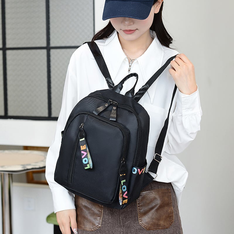 Nylon ruksak s izduženim ramenskim remenom, kompatibilan s 8-inčnim prijenosnim računalom, podstava od poliestera, uzorak s riječima