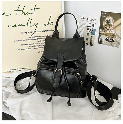 Női PU anyagú hátizsák mindennapi használatra és utazásokhoz, kopásálló, irodalmi stílus.