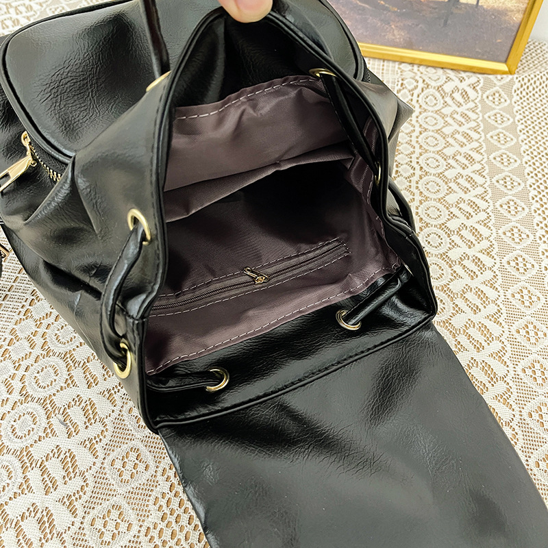 Női PU anyagú hátizsák mindennapi használatra és utazásokhoz, kopásálló, irodalmi stílus.