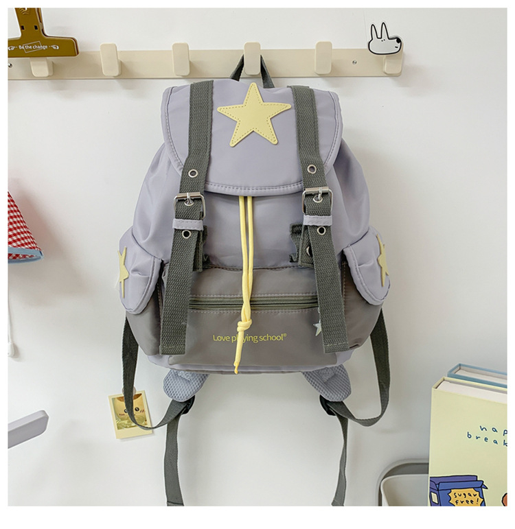 Раница със звезден принт, нейлонова материя, водоустойчива, капацитет под 20 л, извита презрамка