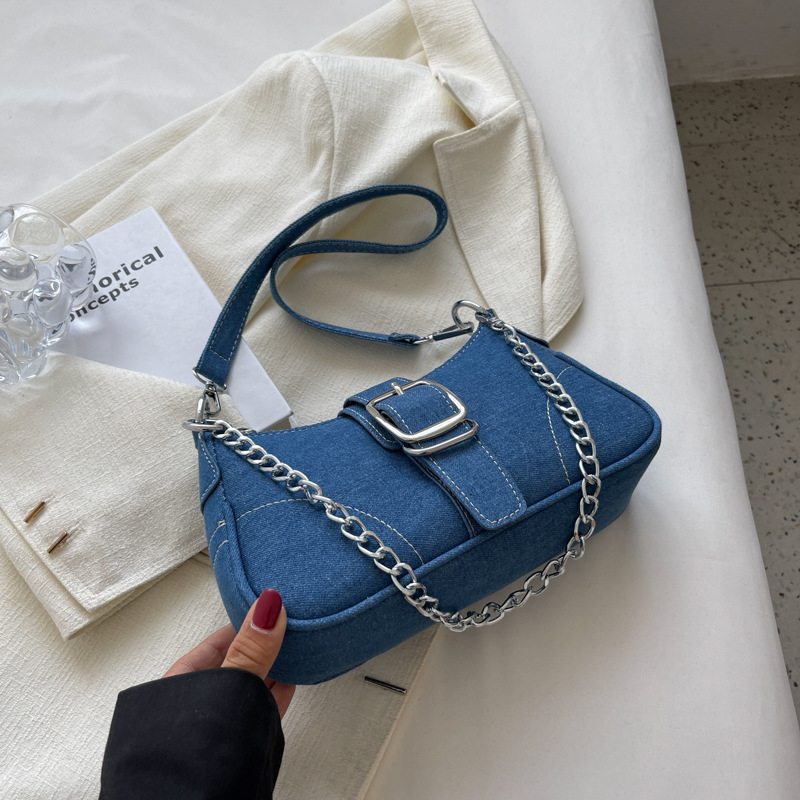 Geantă crossbody din denim, cu închidere magnetică, formă de dumpling, căptușeală din polyester, buzunar interior cu fermoar și buzunar pentru ID