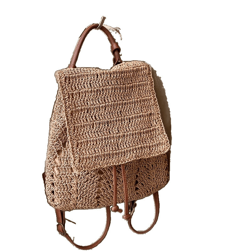 Раница от слама с закрита клапа, подплата с текстура трева, пролет 2018, за извънкласни занимания