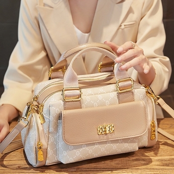 Geantă de mână, stil urban minimalist, PVC, formă orizontală pătrată, fermoar