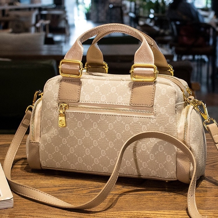 Geantă de mână, stil urban minimalist, PVC, formă orizontală pătrată, fermoar