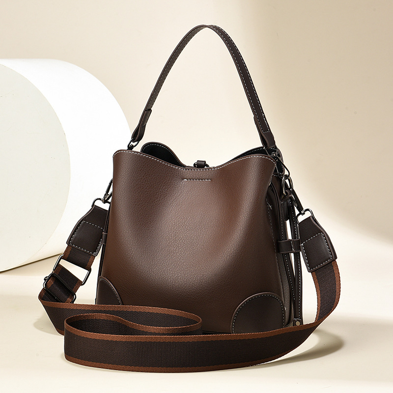 PU ämberkott kott lukuga, polüestri vooder, sisetasku, üks õlarihm