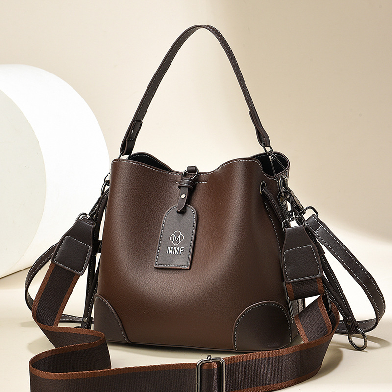 PU ämberkott kott lukuga, polüestri vooder, sisetasku, üks õlarihm