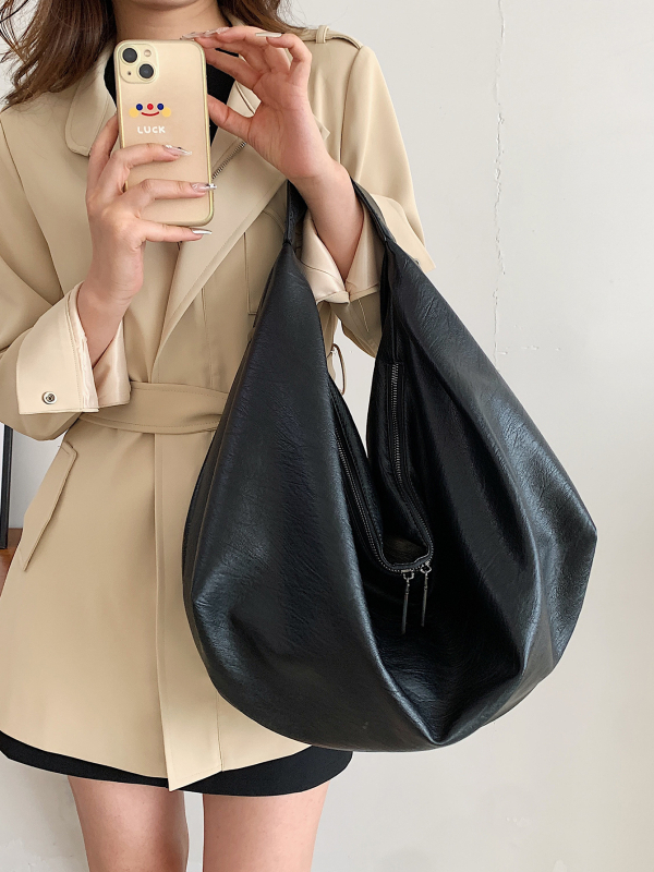 PU krepšys dumpling formos, crossbody rankinė su užtrauktuku uždarymu ir poliesterio pamušalas, vidinė kišenė su užtrauktuku