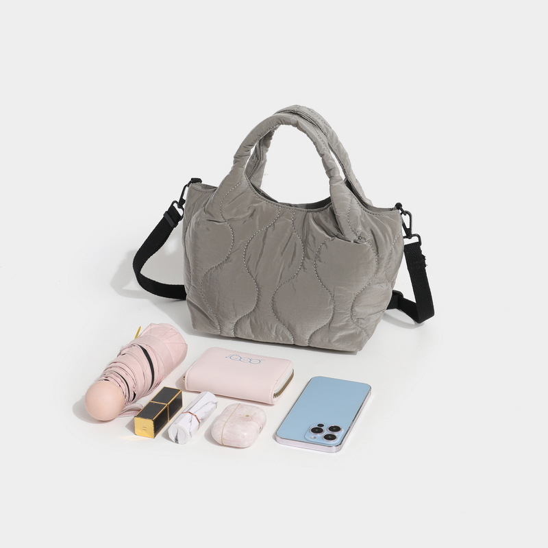 Najlonska tote torba, oblik košare, magnetsko zatvaranje, dvostruki remeni, džep za telefon