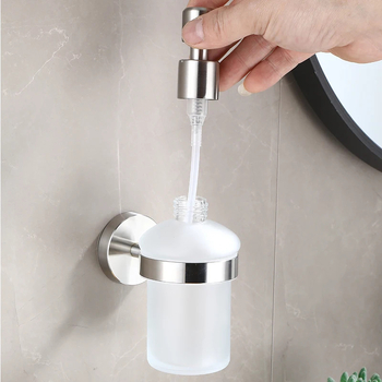 Διανομέας υγρών από ανοξείδωτο ατσάλι, επιτοίχιος — χειροκίνητη λειτουργία με πάτημα, φινίρισμα βουρτσισμένο, μοντέρνος μινιμαλιστικός σχεδιασμός, βάρος 410 g