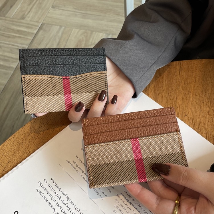 Moteriška kortelių dėklas iš tikros odos – ultra plonas, vientisas dizainas, pirmojo sluoksnio karvės odos, dryžių raštas, poliesterio pamušalas, žiema 2024