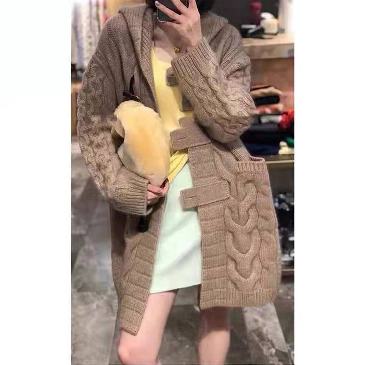 Cardigan tricotat cu glugă din lână, gros, lungime medie, 95% lână sau mai mult, închidere cu nasturi pe un singur rând