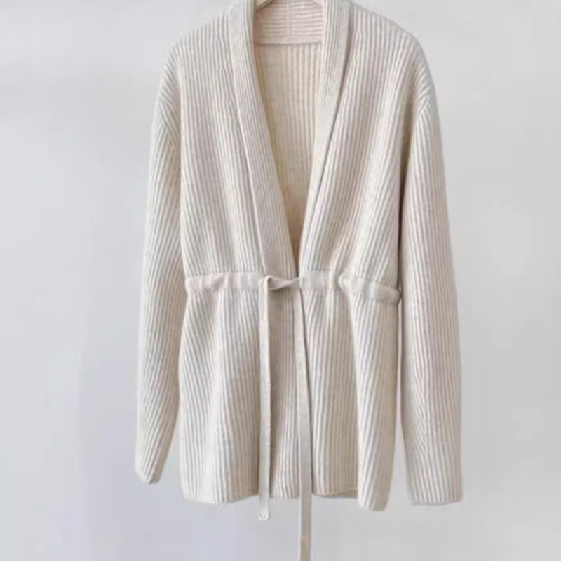 Vuneni pleteni kardigan s V-izrezom, vezanjem sprijeda, debeli materijal, dugi rukavi, srednje duljine