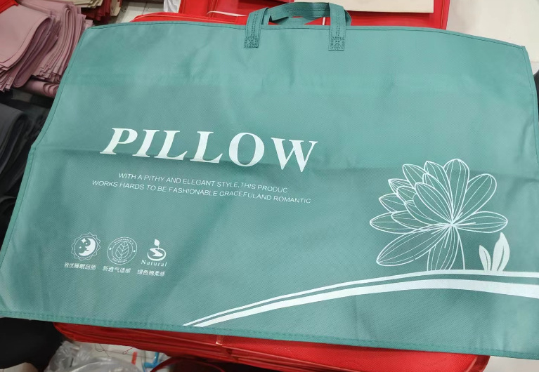 Antibakterinė kaklo pagalvė su įdaru, skalbiama, nedeformuojasi, stačiakampio formos, užpildas: poliesterio pluoštas.