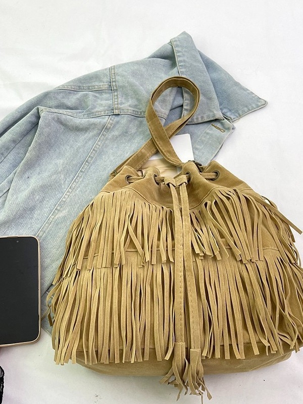 Torba za rame tipa kanta, PU materijal, gradski minimalistički stil, zatvaranje šnrom, unutarnji džep sa zatvaračem i džep za telefon