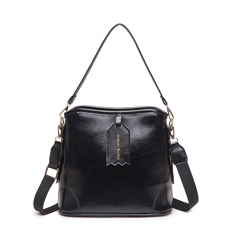 Geantă bucket din PU pentru femei, formă orizontală pătrată, închidere cu fermoar, căptușeală poliester, lansare primăvara 2025.