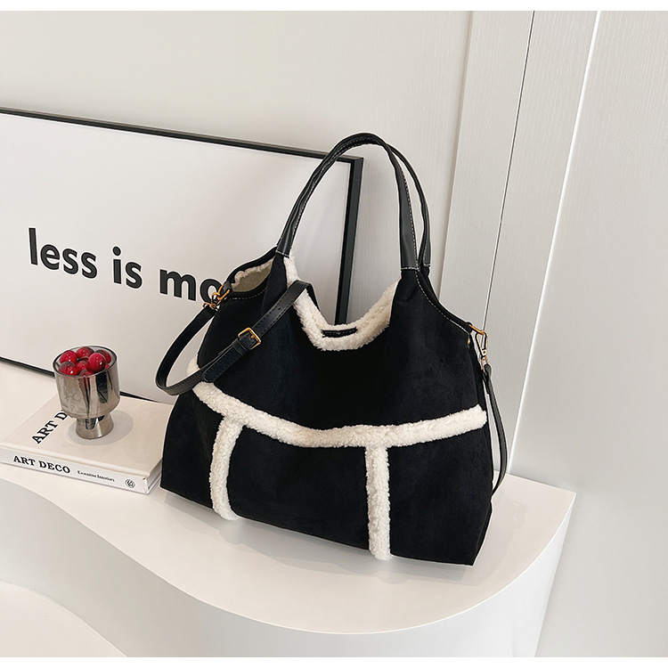 Tote torba – gradski stil, pliš materijal, vertikalni kvadratni oblik, magnetska kopča, džep za telefon