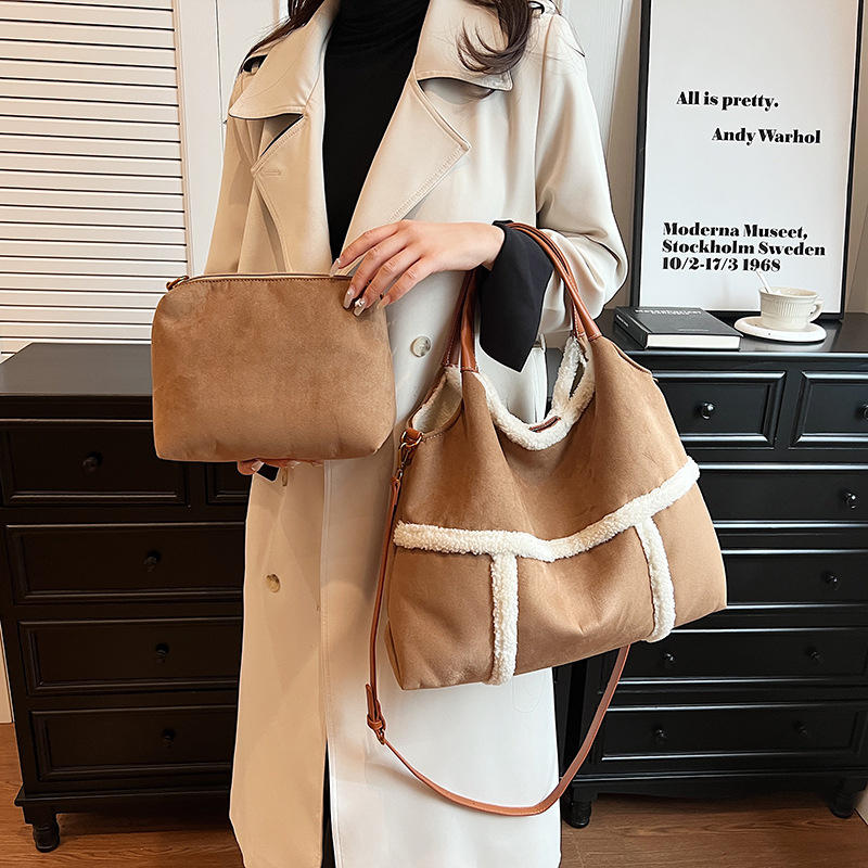 Tote torba – gradski stil, pliš materijal, vertikalni kvadratni oblik, magnetska kopča, džep za telefon