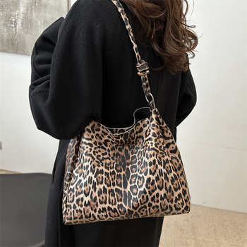 Ženska torba preko ramena – ulični stil, poseban materijal, horizontalni kvadratni oblik, magnetsko zatvaranje, skriveni džep sa zipom