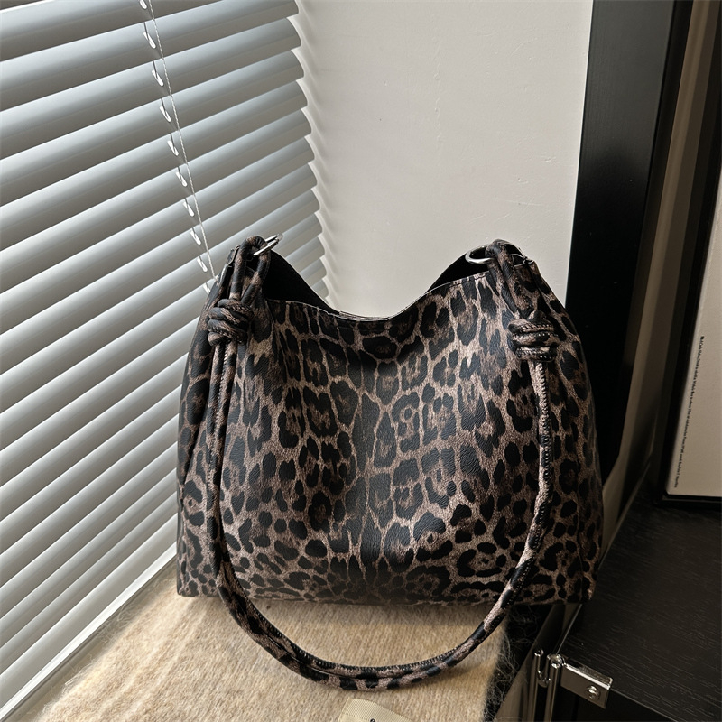 Ženska torba preko ramena – ulični stil, poseban materijal, horizontalni kvadratni oblik, magnetsko zatvaranje, skriveni džep sa zipom