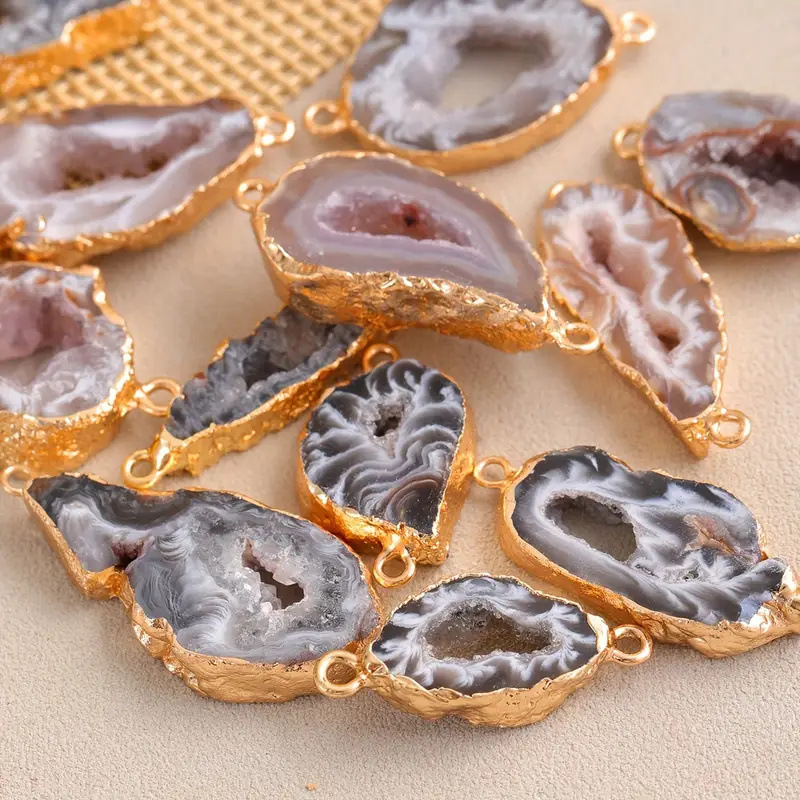 Гердан компонент от кристал-агат - геометричен дизайн, полирани аметист и бял кристал, тегло 8 g