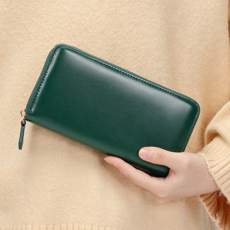 Dámska kožená peňaženka s dlhým accordéon dizajnom a zipsom Oak Wood štýl (Materiál: pravá koža; Povrch: top-layer hovädzia koža; Podšívka: mikrovlákno; Vzor: jednofarebný; Vydanie: jeseň 2023)