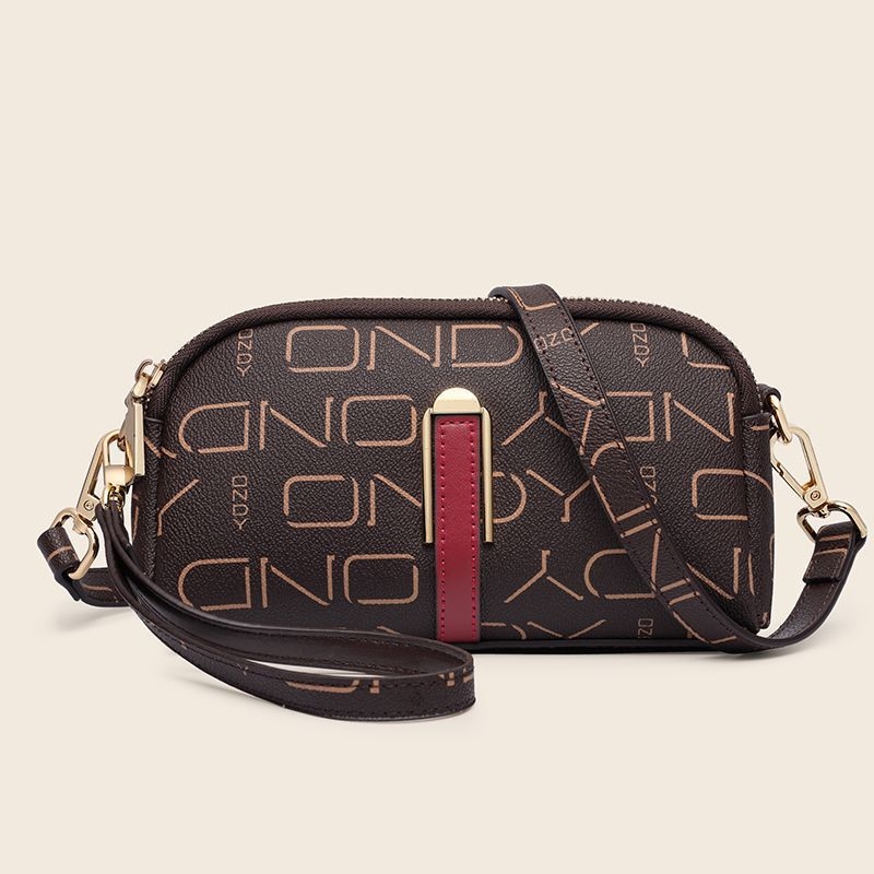 Ženska crossbody torba, kvadratnog dizajna, PVC materijal, zatvarač, za slobodno vrijeme