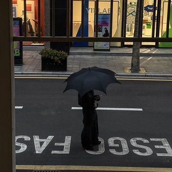 Γοτθική ομπρέλα με μακριά λαβή για βροχή ή ήλιο, χειροκίνητο άνοιγμα, ύφασμα βινύλιο (Impact Cloth), UPF > 40