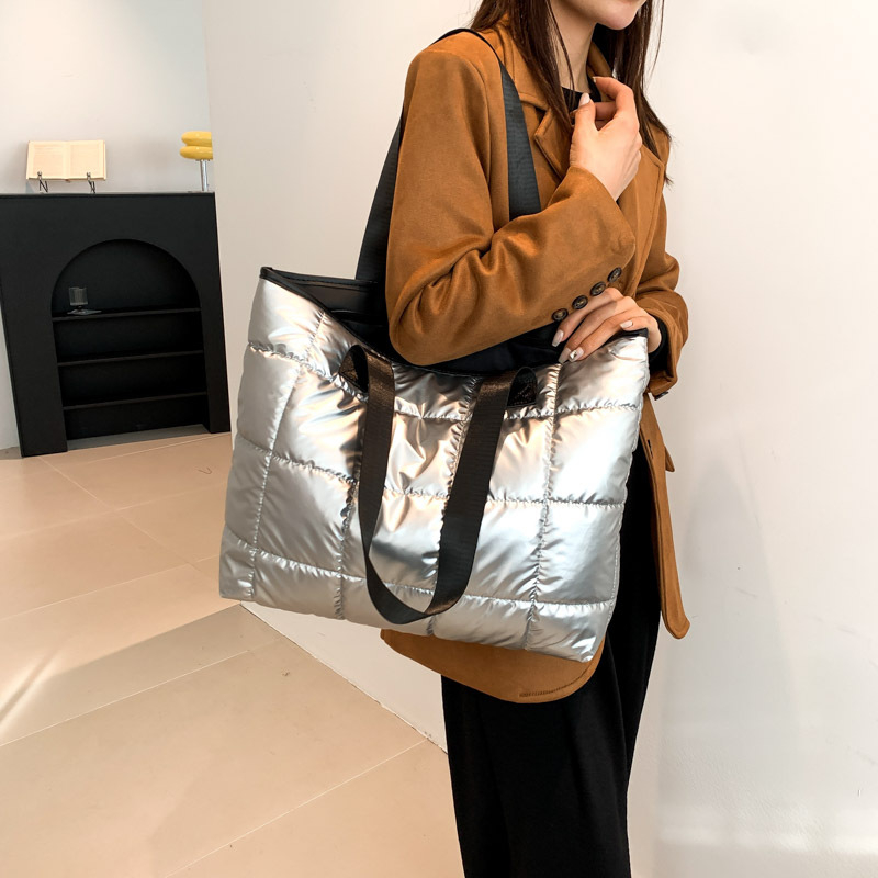 Tote чанта PU – малък размер, магнитно закопчаване, хоризонтално квадратна форма, вътрешен джоб със цип