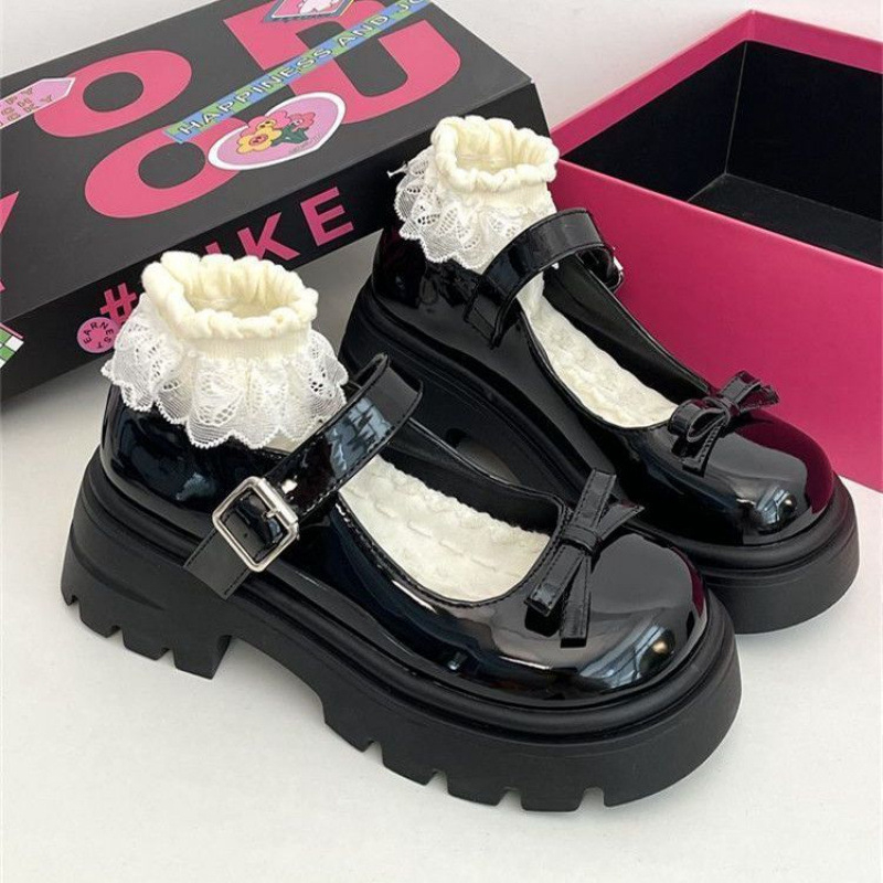 Női Mary Jane cipő vastag talppal — PU felsőrész, kerek orr, középmagas sarok 3–5 cm, vastag talp, egy vonalú csattal zárás