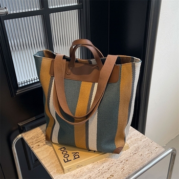 Tote torba od platna, gradski stil, vertikalni kvadratni oblik, zatvaranje zipom, poliester podstava