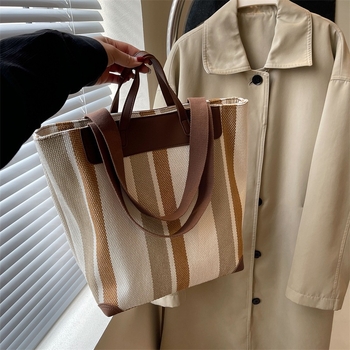 Tote torba od platna, gradski stil, vertikalni kvadratni oblik, zatvaranje zipom, poliester podstava