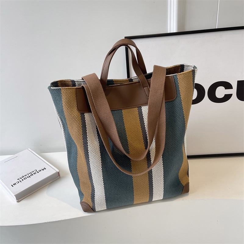 Tote torba od platna, gradski stil, vertikalni kvadratni oblik, zatvaranje zipom, poliester podstava